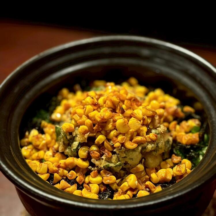 季節に合わせた土鍋で炊いたご飯を提供