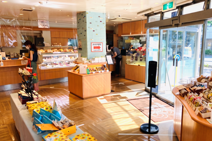 洋菓子店で働く♪
