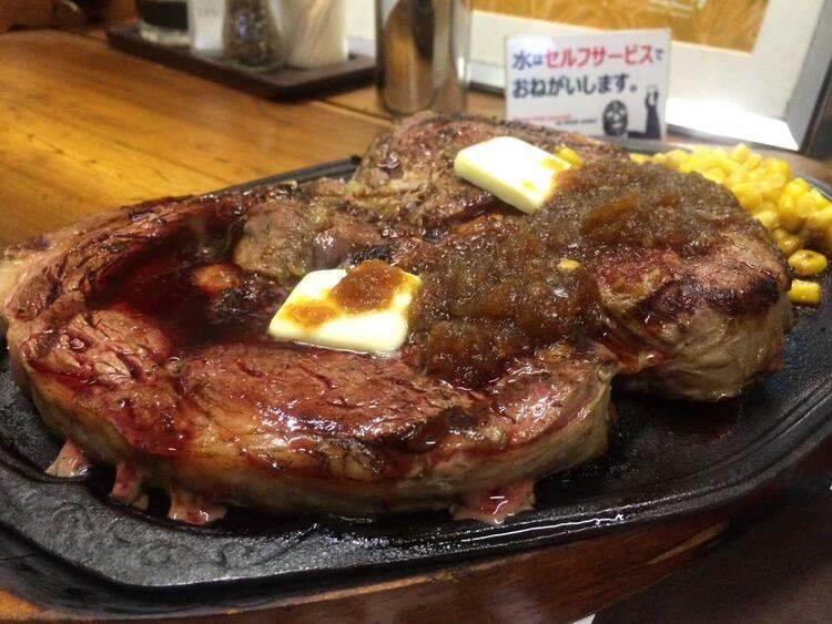 熟成肉を使用した大人気のステーキ！