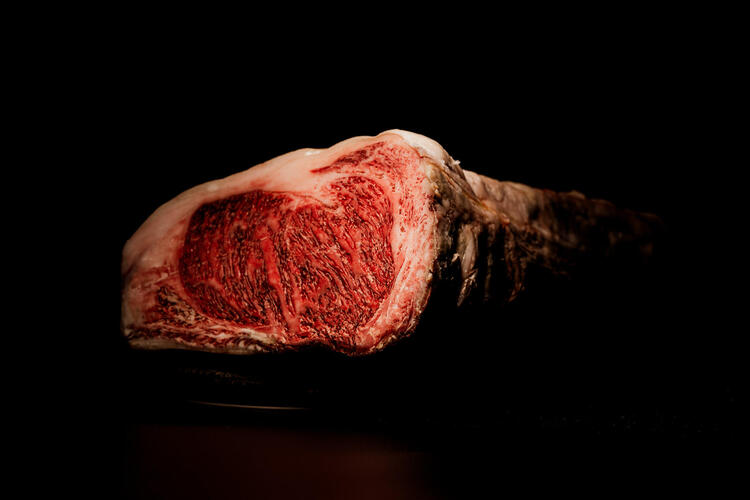 技術が光る「熟成肉」がメイン