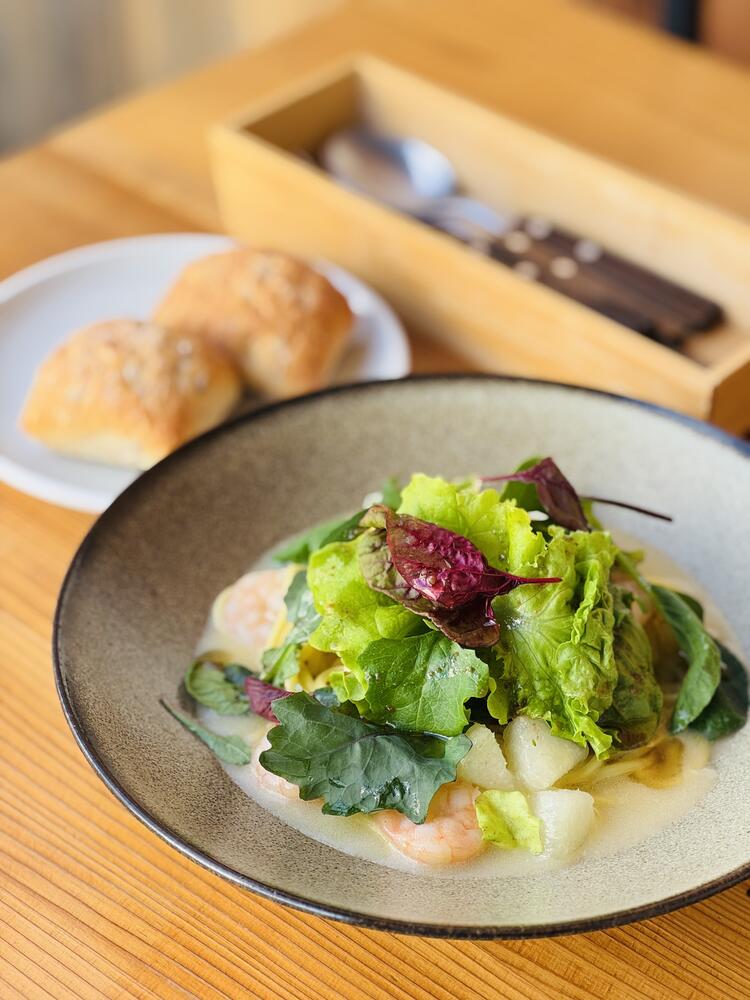 野菜どっさりパスタが人気の秘訣！！
