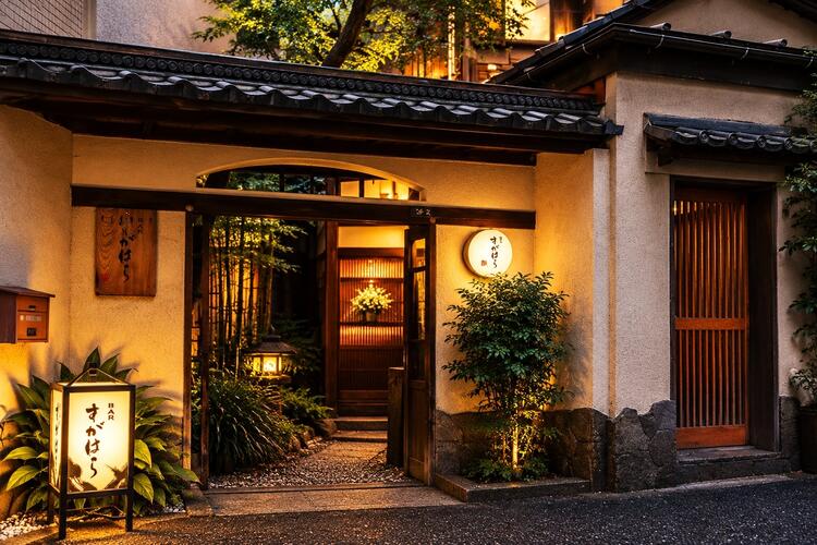 一軒の古民家を再生した風情を感じるBAR