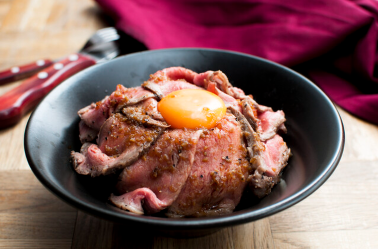 ”肉好き”に愛されるオールデイダイニング