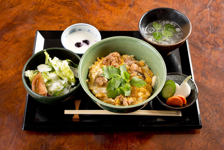 ランチ帯だけの勤務でも美味しい賄い付き！
