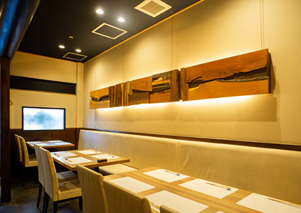 店内はモダンでスタイリッシュ