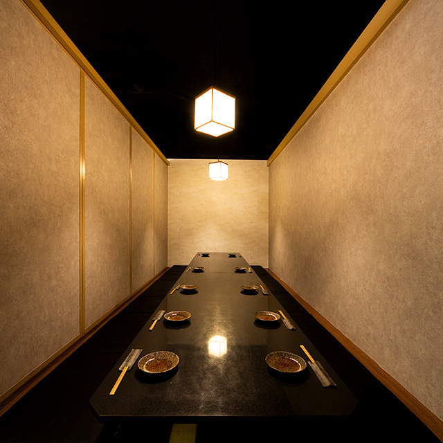 月給30万円〜／店長候補は40万円〜