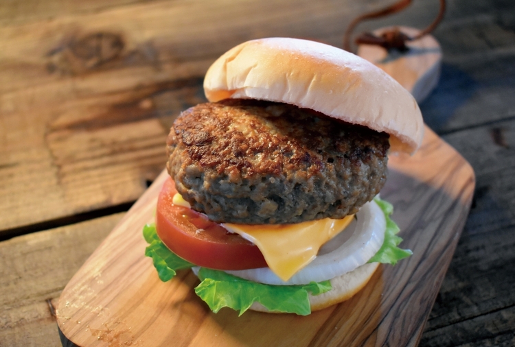 ハンバーガー用の「バンズ」を作っています