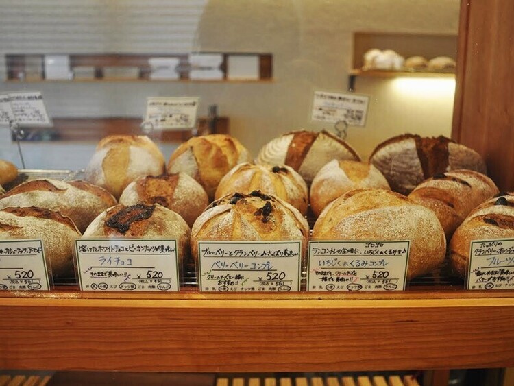 「わざわざ行きたいパン屋さん♪」