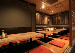 内装にもこだわり、落ち着いた店内です。