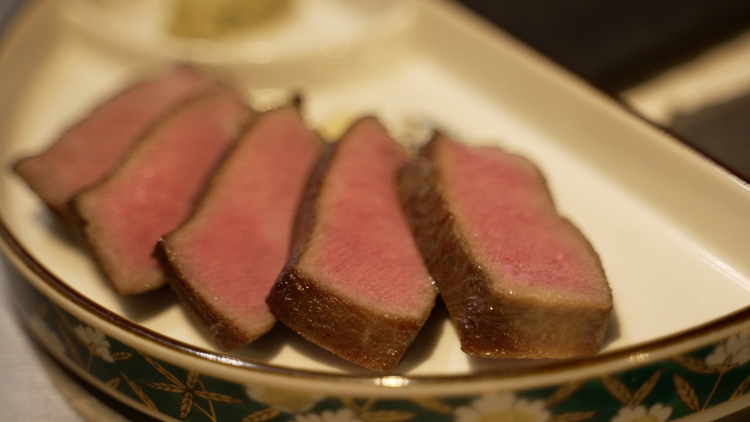 旬な食材と独創的な料理が自慢！