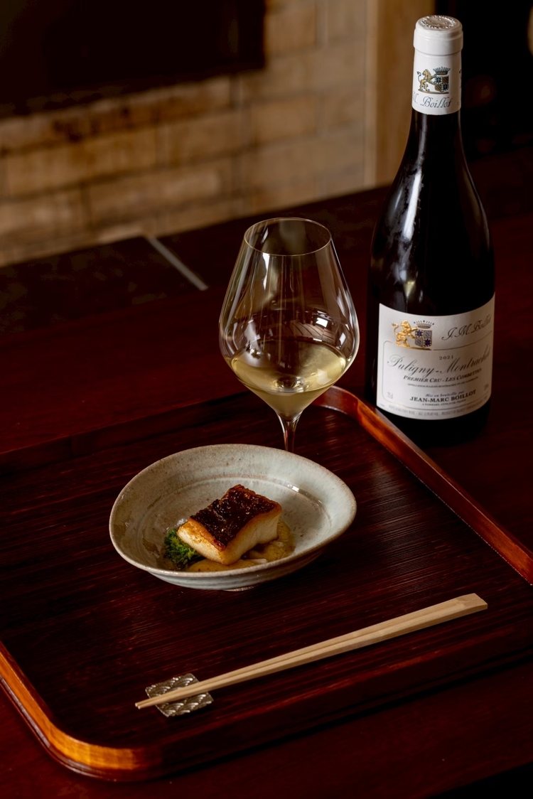 蛸薬師通の路地奥に見事な庭を一望できる店