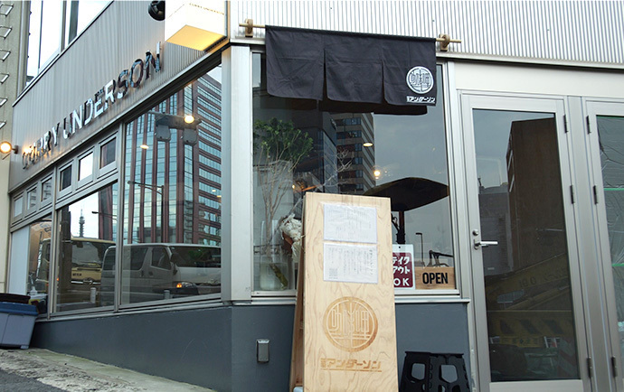 お店の外観は…スタイリッシュ!!