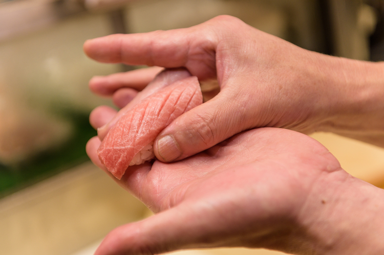 伝統の江戸前寿司や会席料理をご提供