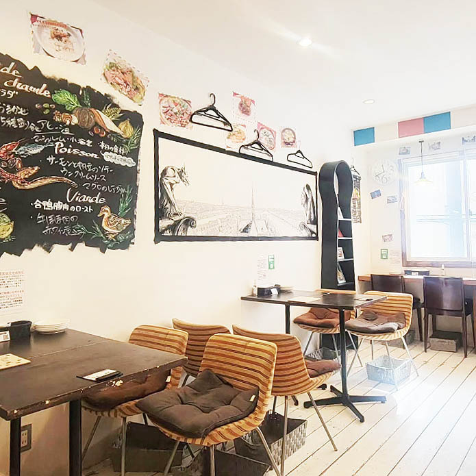 内装はカジュアル。料理は本格派。