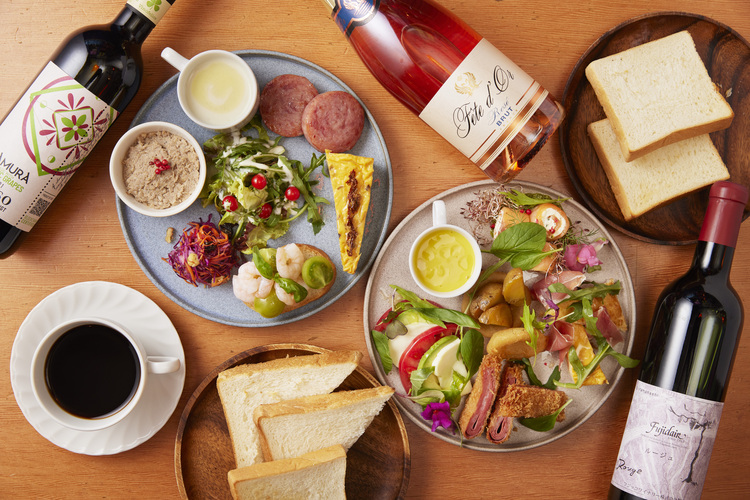 食事もお酒も楽しめます