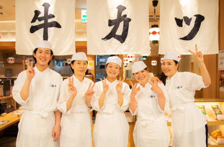 幅広い年代が活躍中！温かいお店です♪