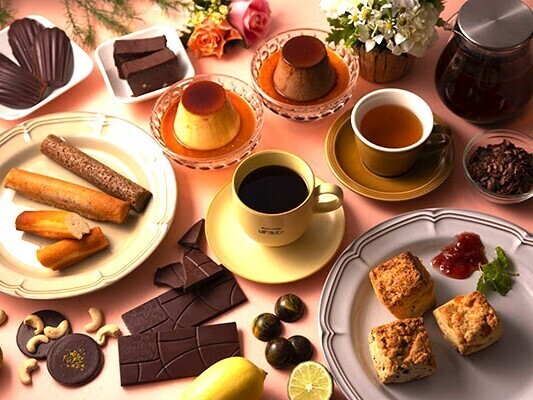 自家焙煎のカカオを使用した様々なスイーツ