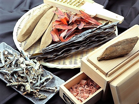 黄金出汁スープの決め手は鰹節･昆布･野菜