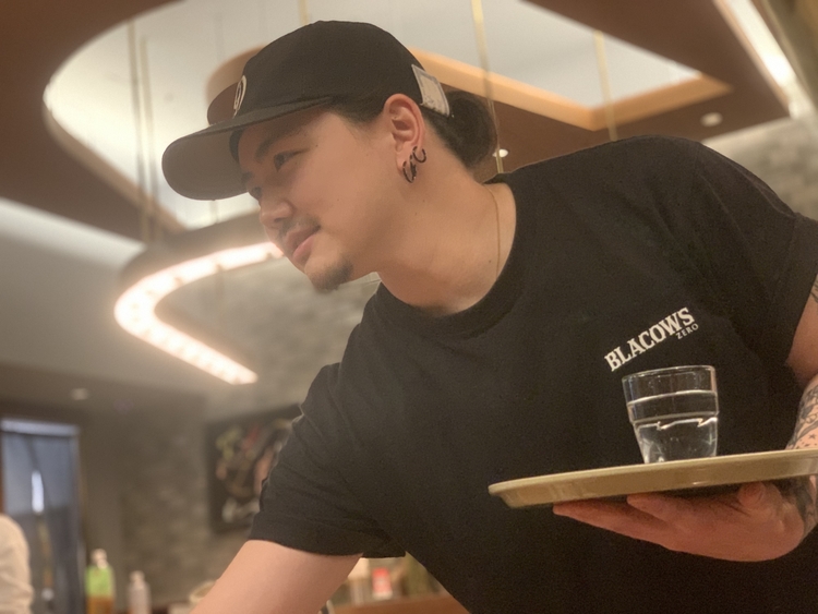 落ち着いた雰囲気のカジュアルレストラン