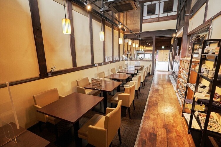 築100年の京町家を改装した店内