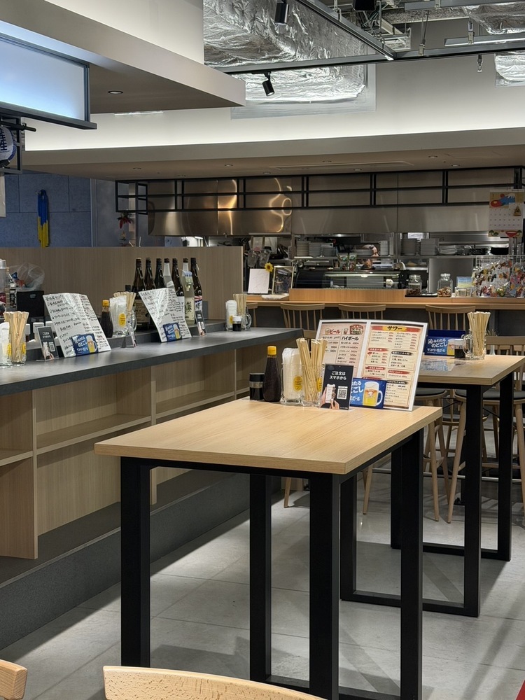 昼飲みからゆっくりまでお客様で賑わいます