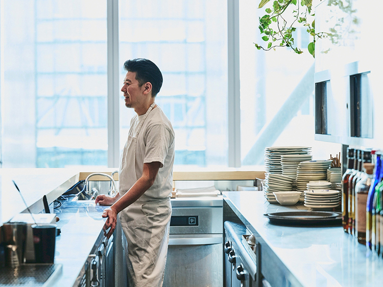 光が入る厨房で、基礎から技術が身につく◎