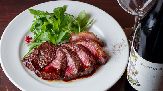 炭火で焼いたA4黒毛和牛イチボ肉は絶品！