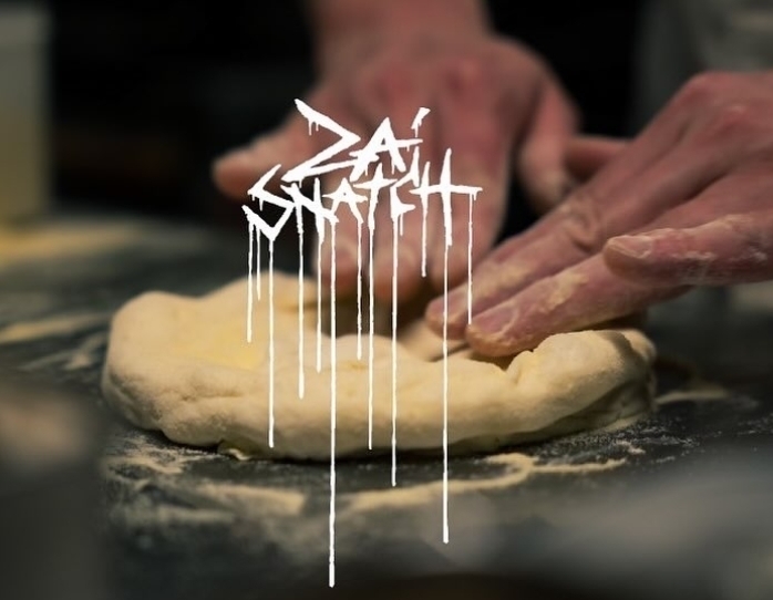 特注生地を使用し、驚くほど軽やかなピザ