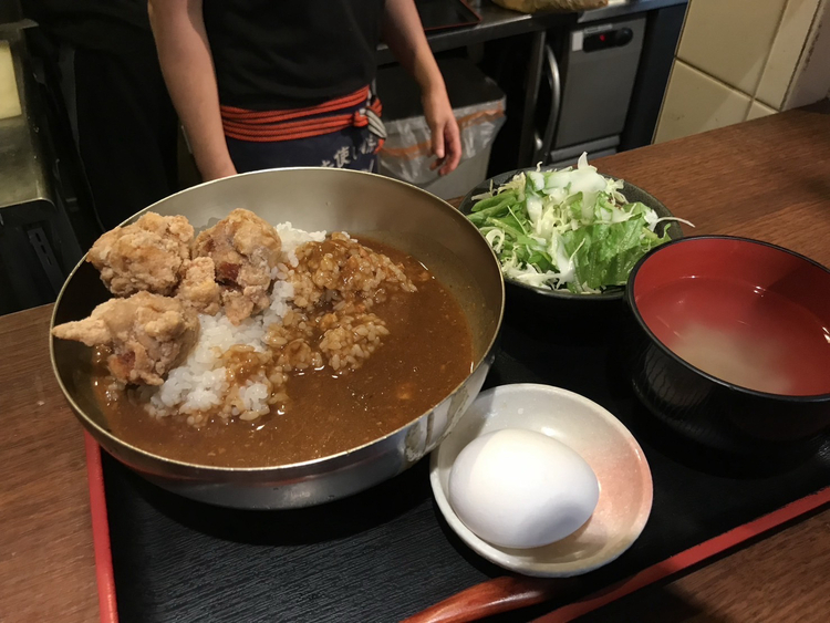 唐揚げが3つも乗った鳥屋のカレーライス☆