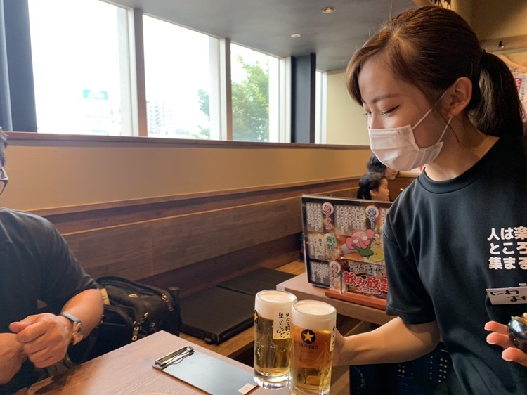 店長を含め若いスタッフが活躍中