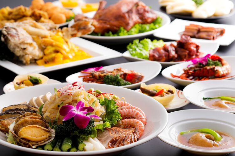 豪華な料理がたくさん！高級食材も学べます