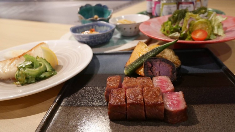 石垣島で腕を磨ける鉄板焼店