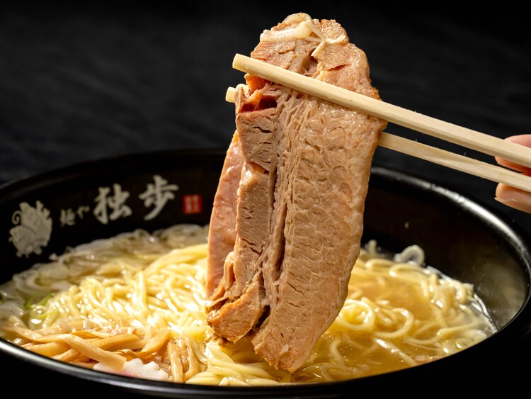 名物☆ホロホロ肉厚な大判チャーシュー