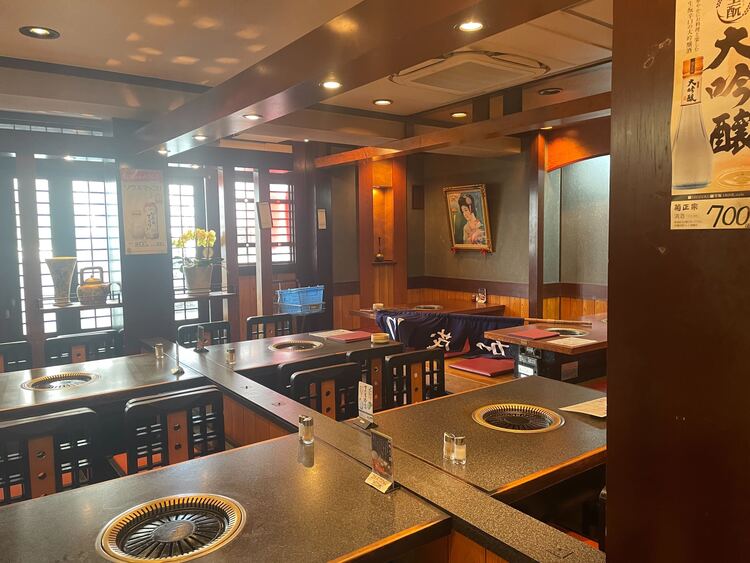 芸能人御用達！サインや写真もたくさん