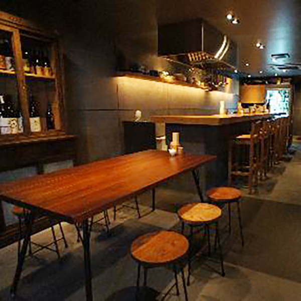 カウンター主体のデザイナーズ空間