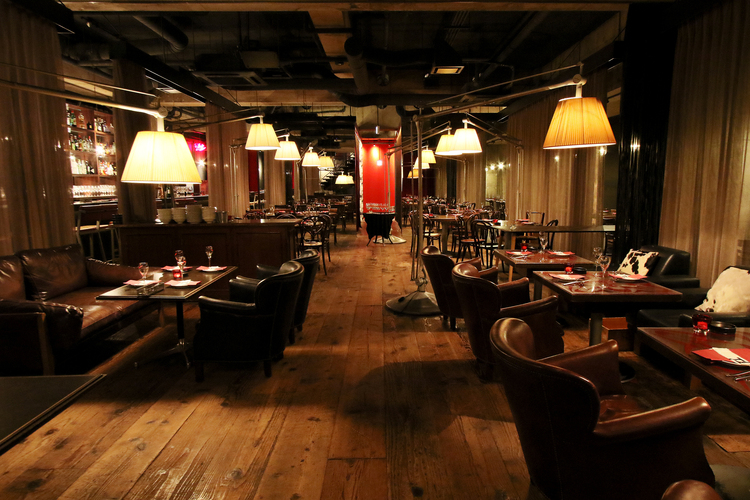 落ち着いた雰囲気の店内で最高のサービスを