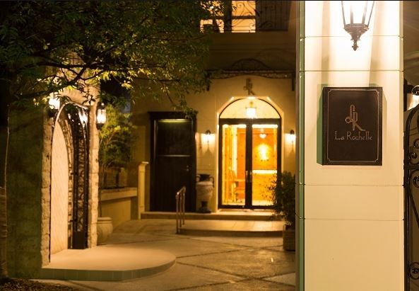 教会の1階に佇むレストランです。