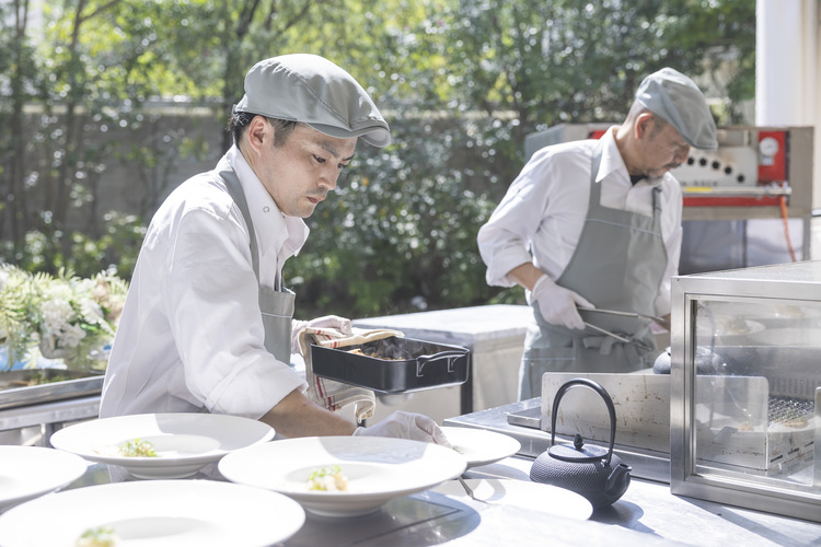 美味しいと楽しいを追求した人気の演出