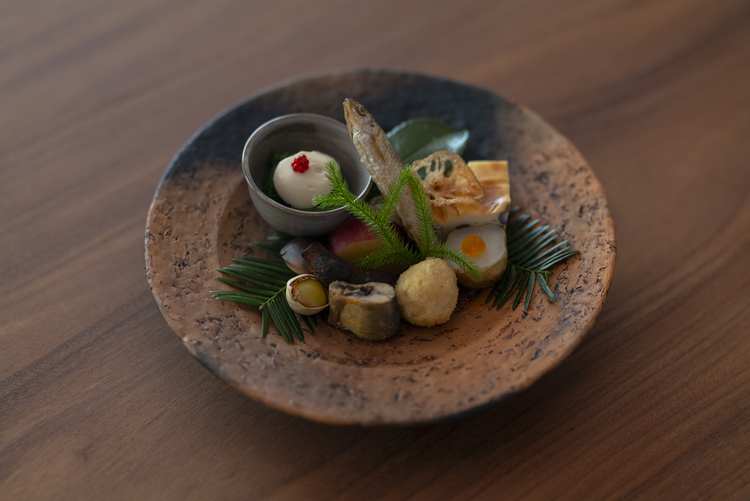 器の上に描く、奥貴船の美しい四季。