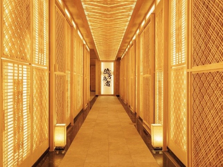 ゴージャスな店内、伝統の組子個室◎