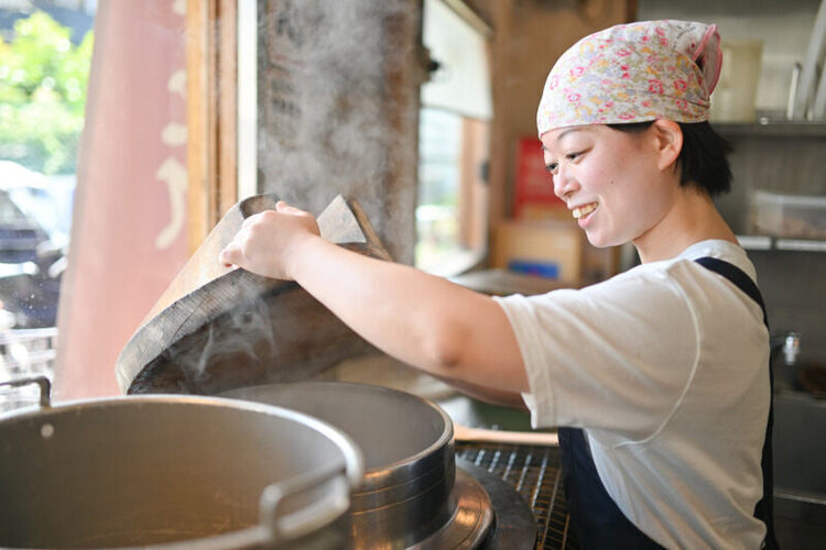 家庭の味を提供する昔ながらの大衆食堂！