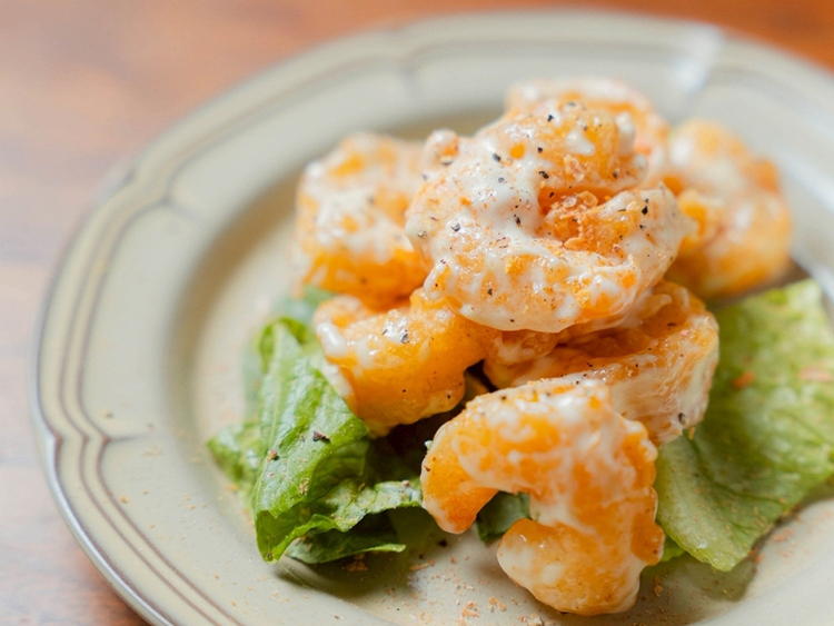 カフェ空間で見た目も楽しめる一品を提供♪