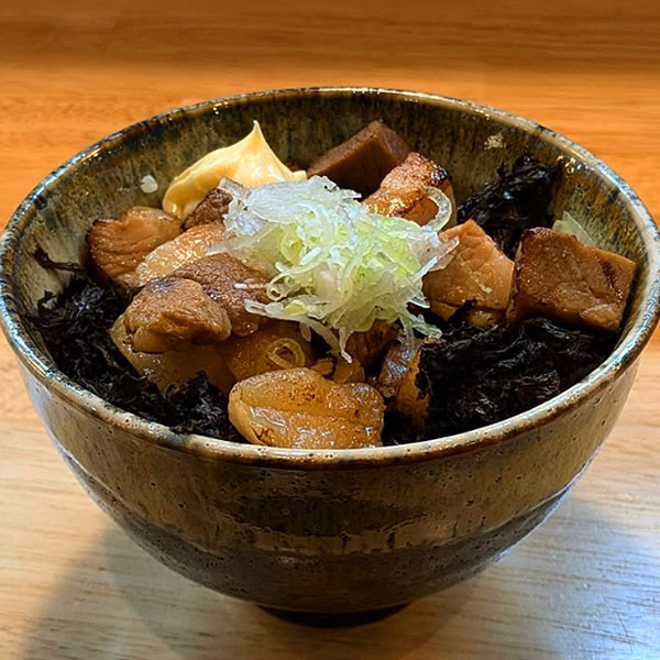 ラーメンとの相性抜群のチャーシュー丼