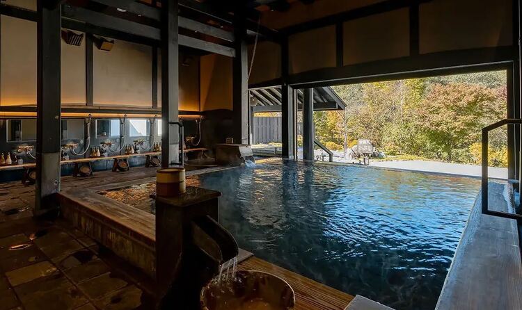 スタッフ特典で温泉も入れますよ！