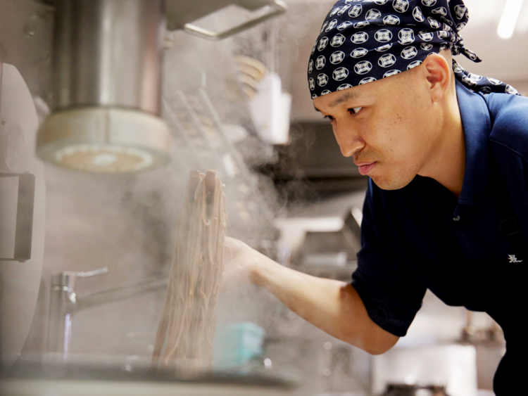 オーダーが入ったら茹で上げる蕎麦