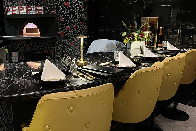 お客様との距離も近いカウンター席あり！