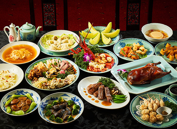 昔ながらの大皿盛りで祝席も華やかに彩る