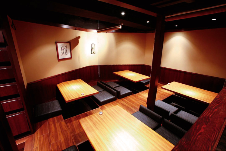 地下1Fは掘りごたつで20席