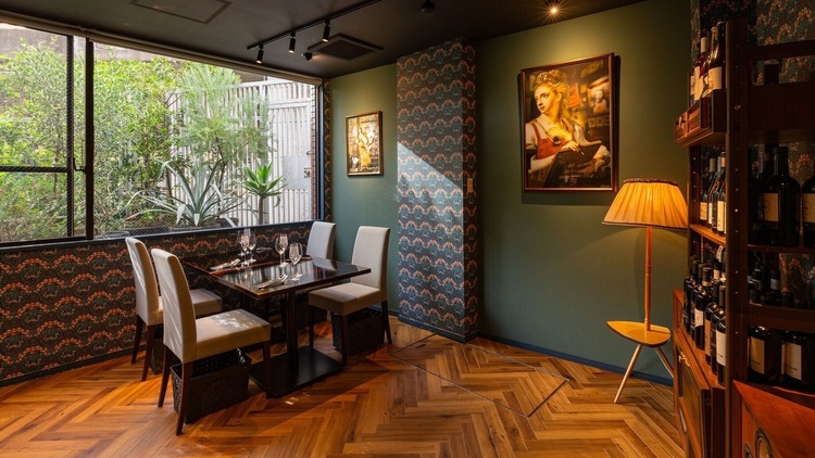 ゆったり座れるテーブル席