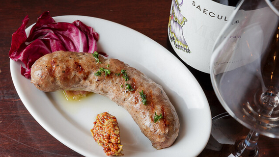 手間暇かけて作る自家製本格サルシッチャ